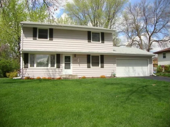 2225 Radatz Ave E, Maplewood, MN 55109