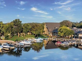 269 Fontana Blvd #1605, Fontana, WI 53125