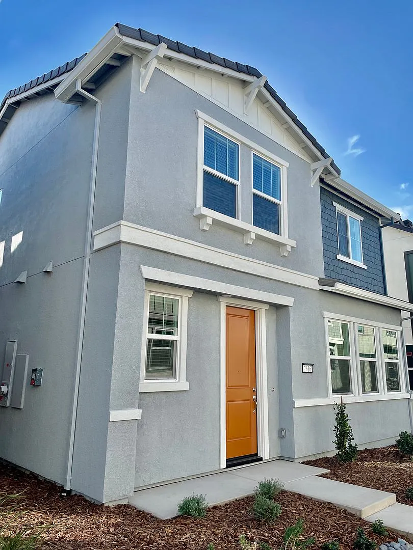Beautiful Newer Home! — Photo 2