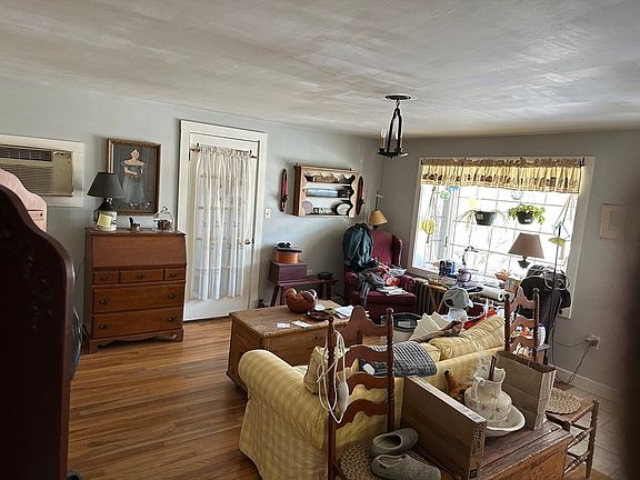 4th image of 85 Kernwood Ave