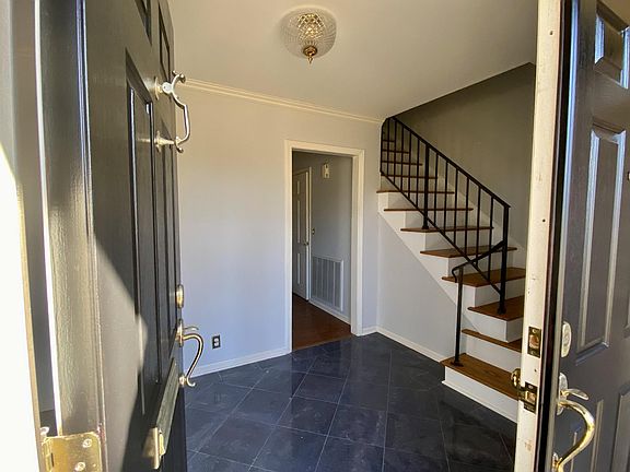 3rd image of 9006 Carondelet Pl