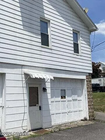 332 Fair St