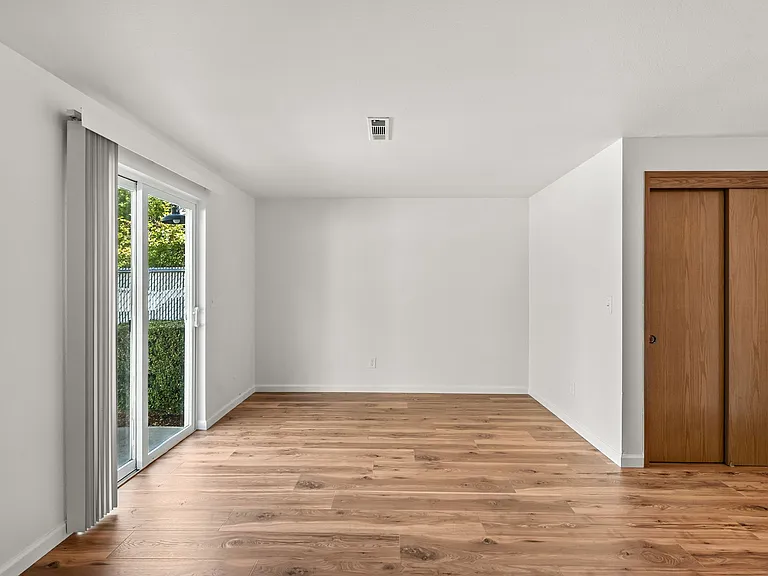 Talent Parkside Apartments — Photo 15