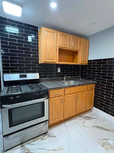 985 Duncan St #1B Photo 1