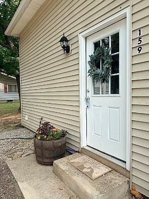 2nd image of 159 E Oak St NE
