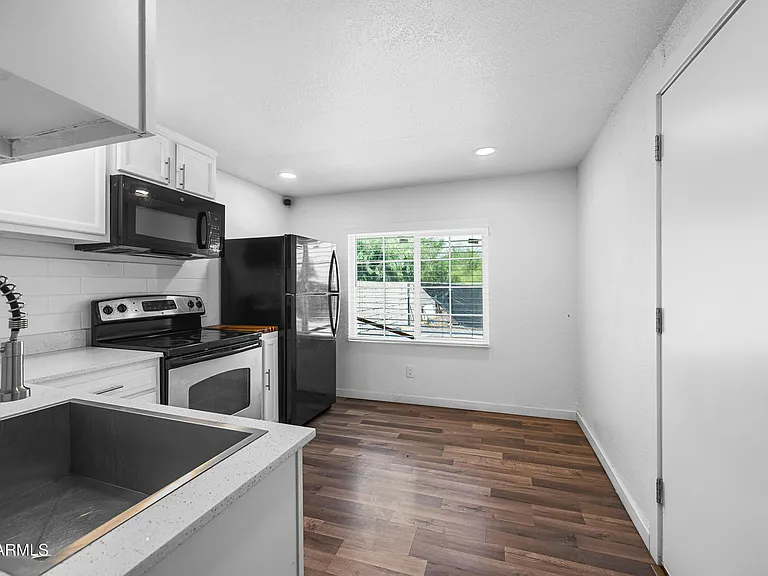22 E Riverside St — Photo 6
