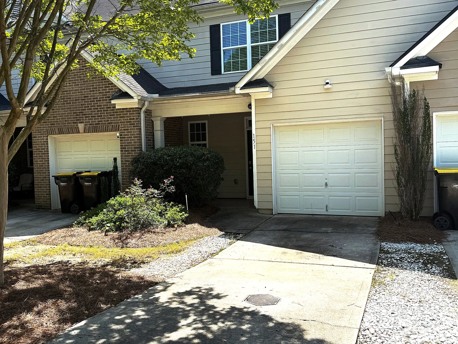 3 bed, 2.5 bath, 1682 sqft, $2,350 — Photo 2