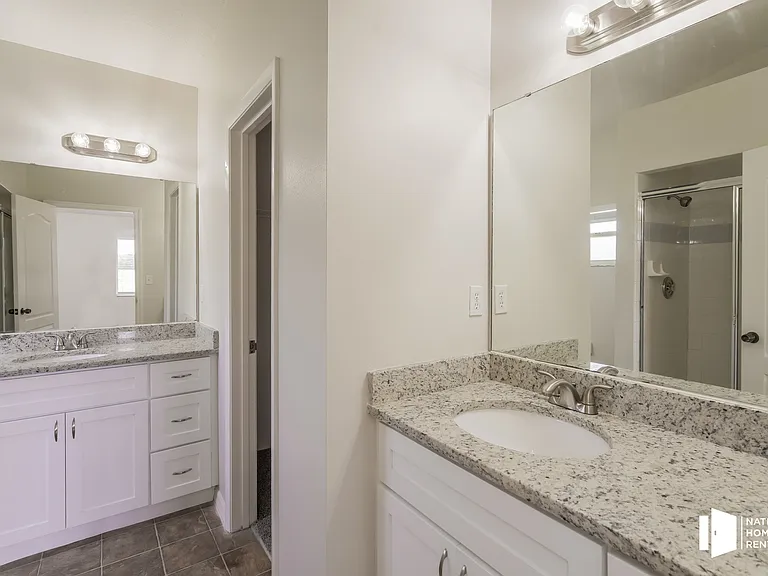 1081 Gary Dr — Photo 10