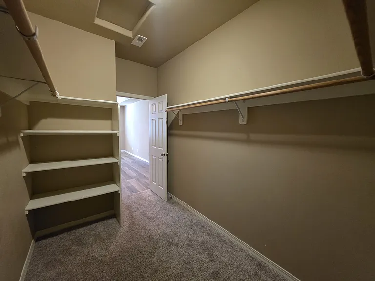 Walk-in closet Master Bedroom
