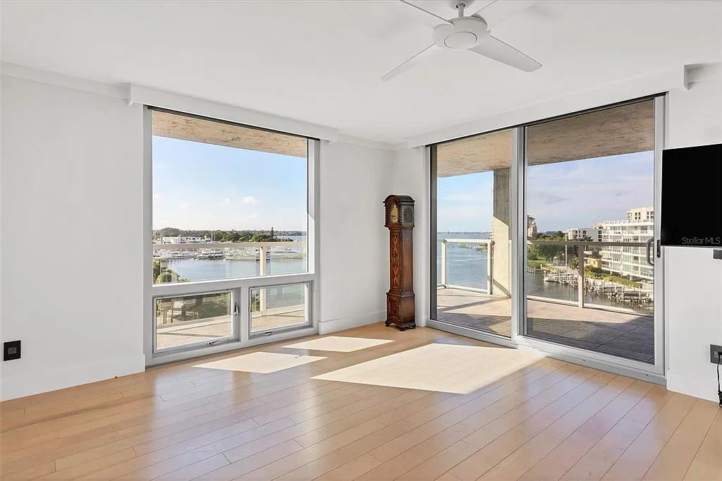 2 bed, 2.0 bath, 1577 sqft, $5,000 — Photo 4