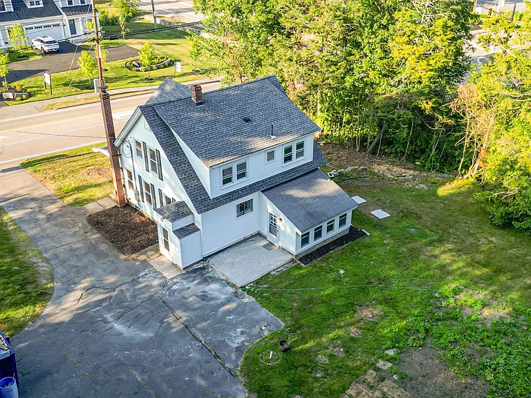 84 E Main St — Photo 3