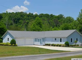 44 Warrenton Shores Dr, Guntersville, AL 35976