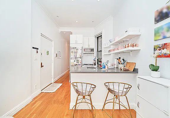 4th image of 238 E 33rd St APT 1