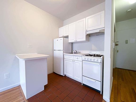 4th image of 433 W 45th St APT 1A