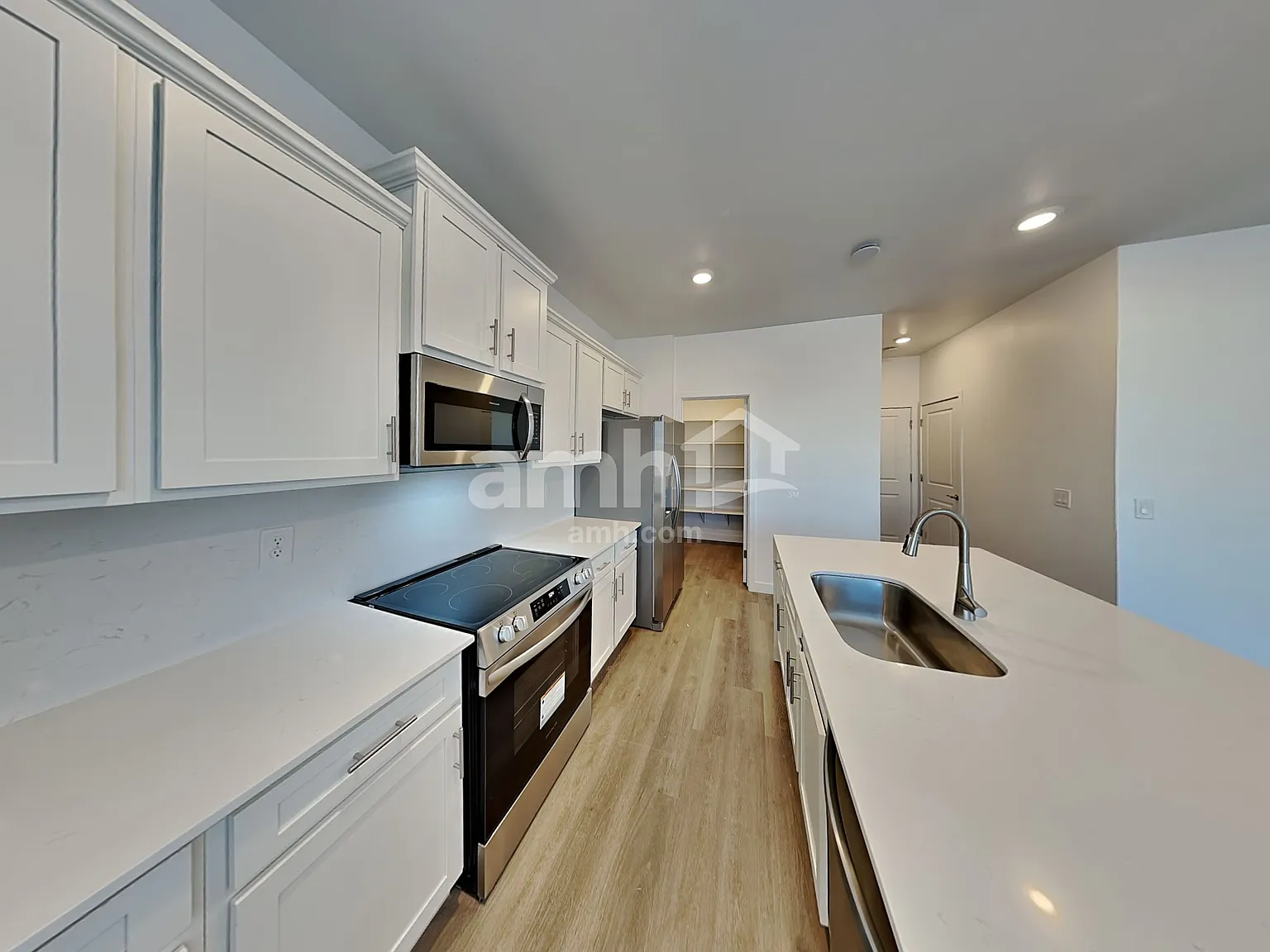 4 bed, 2.5 bath, 2240 sqft, $2,285 — Photo 3