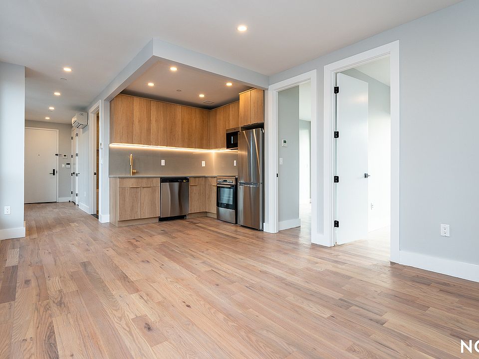 1st image of 31-61 Vernon Blvd #3B