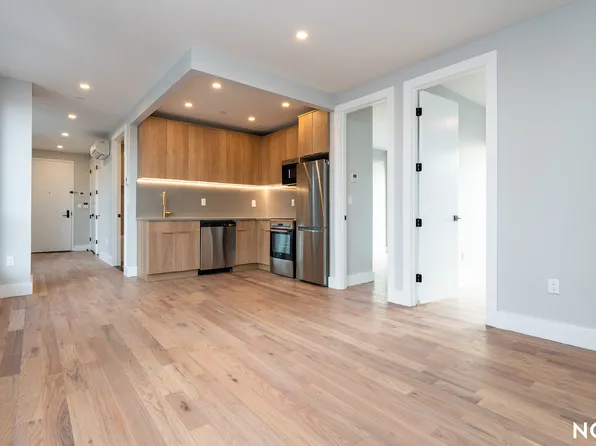 31-61 Vernon Boulevard 4B image 1 of 90