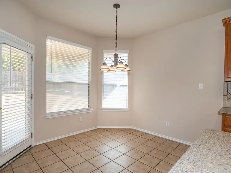 1612 Melissa Oaks Ln — Photo 12