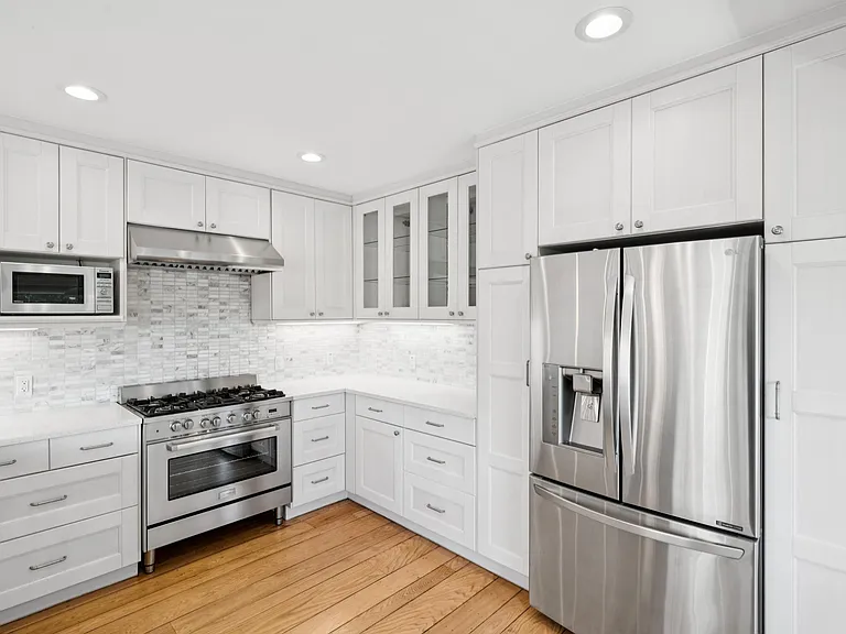 4923 Harbord Dr — Photo 12