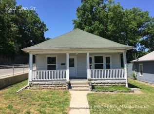 923 3rd St, Boonville, MO 65233