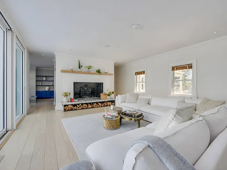203 Noyack Rd — Photo 5