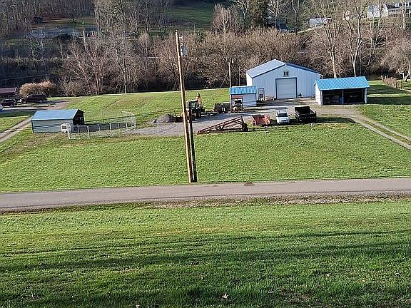 2nd image of 465 Riverside Dr