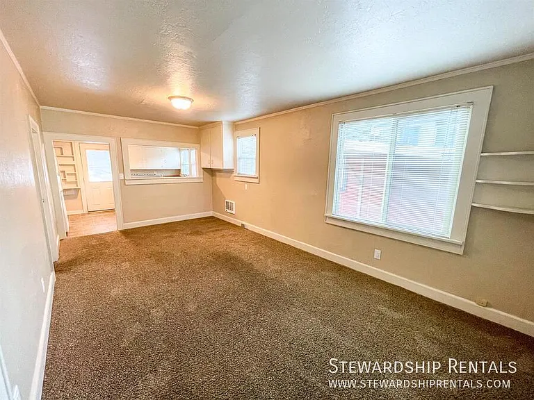 942 E 18th Ave #15 — Photo 3
