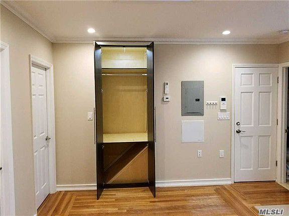 4th image of 9915 Ascan Ave