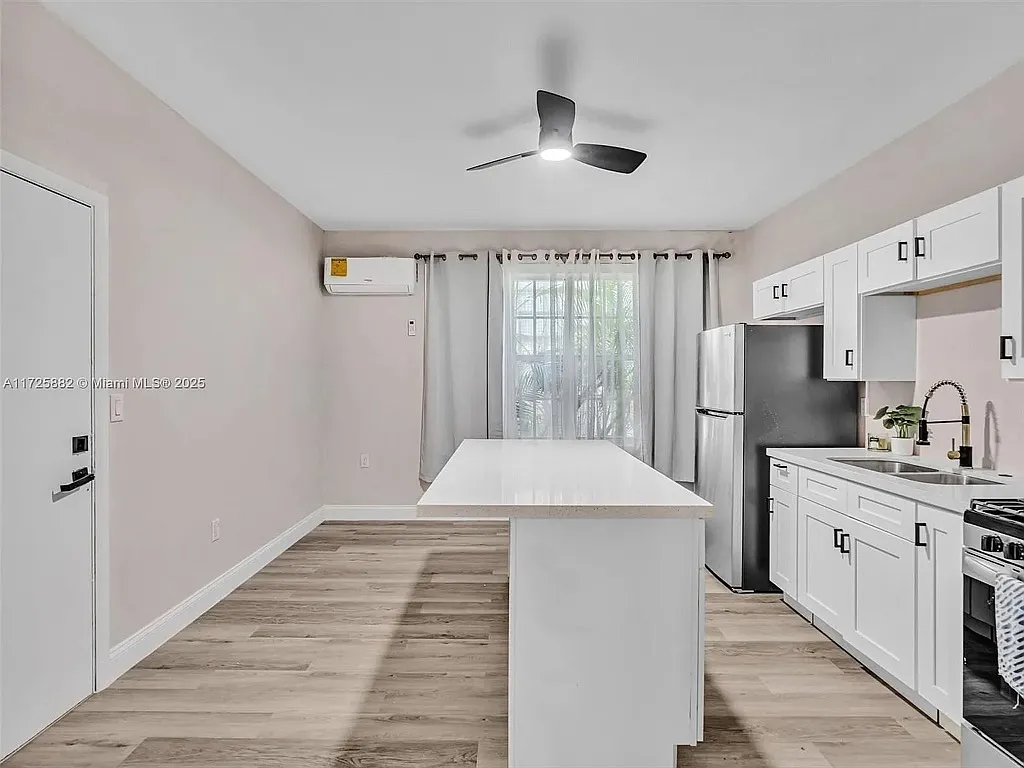 Photo 2 of 12 - 1018 Euclid Ave #2 - Miami Beach, FL Building Photo - 1018 Euclid Ave #2