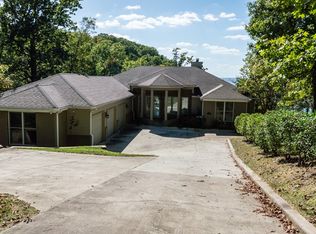 461 Wilson Lake Dr, Muscle Shoals, AL 35661