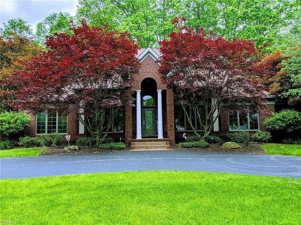 1st image of 44 Oakmont Ct