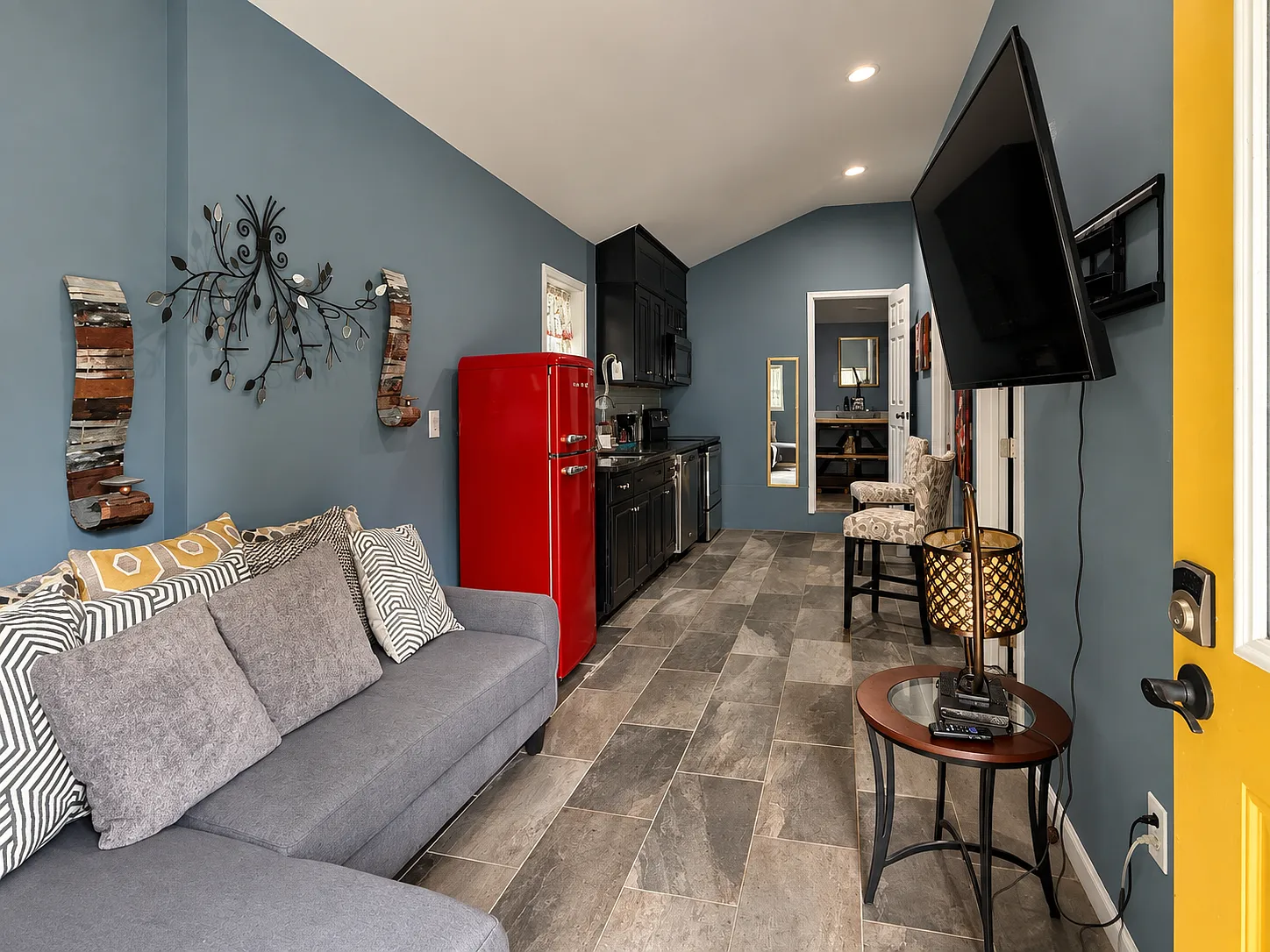 2 bed, 1000 sqft, $1,400 — Photo 3
