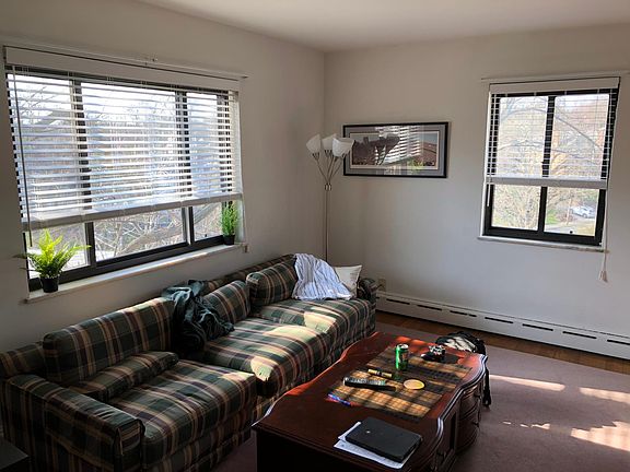 3rd image of 3211 Glengyle Ave #5