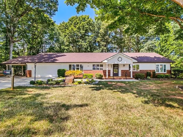 4556 Shattalon Dr, Winston Salem, NC 27106