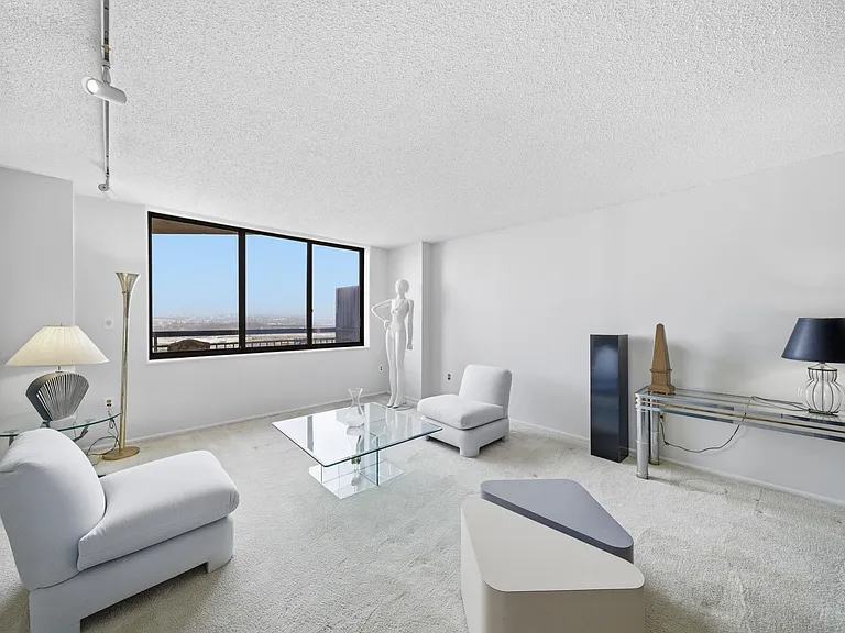 2103 Harmon Cove Tower #2103 — Photo 8