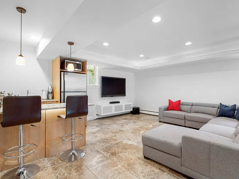 525 Carroll Ave — Photo 28