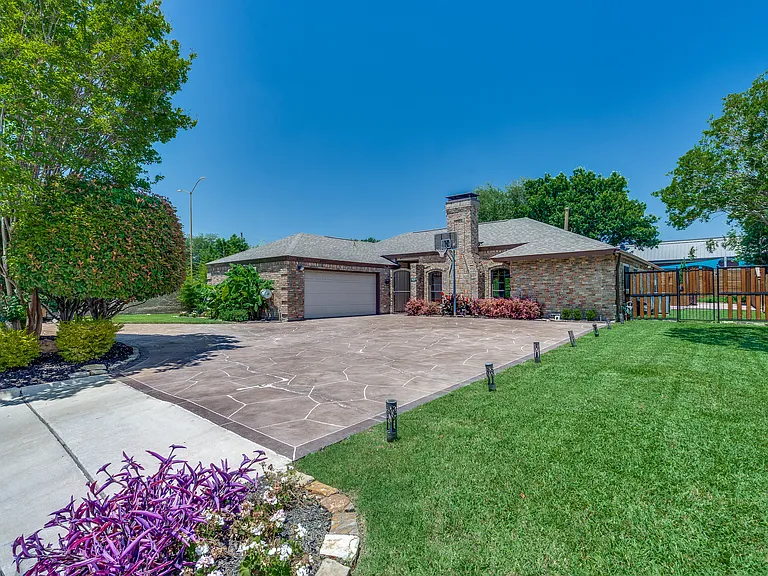 18636 Crownover Ct — Photo 2