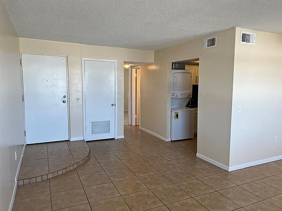 4th image of 837 Hickory St #1