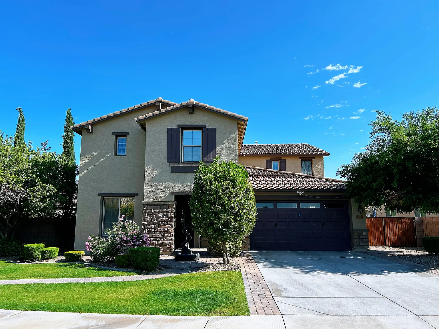 5 bed, 3769 sqft, $4,895 — Photo 1