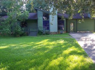 1302 Churchill Dr, Ocean Springs, MS 39564