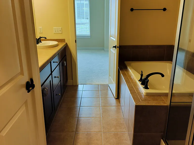 N Pointe Cir — Photo 10
