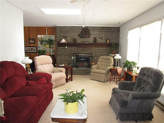 3rd image of 83 Hills St