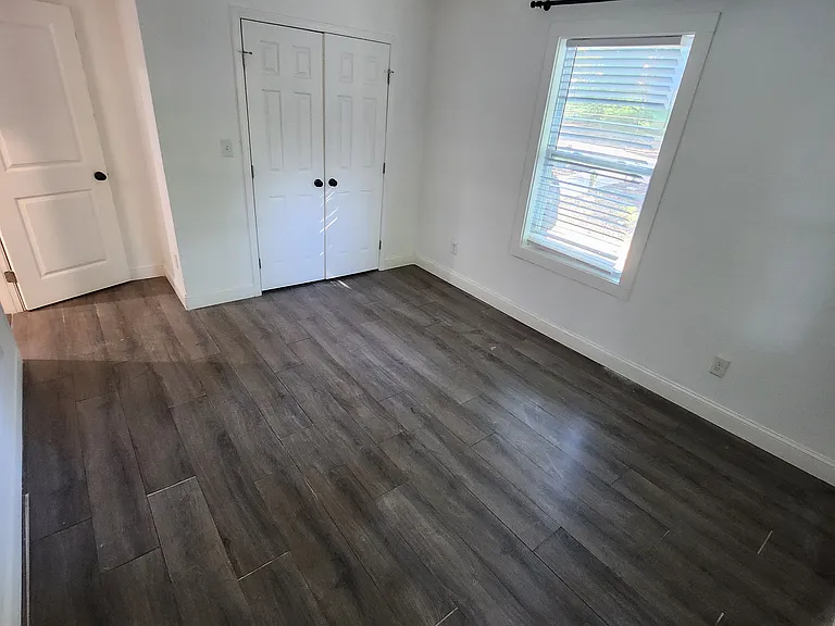 Guest Bedroom (2)