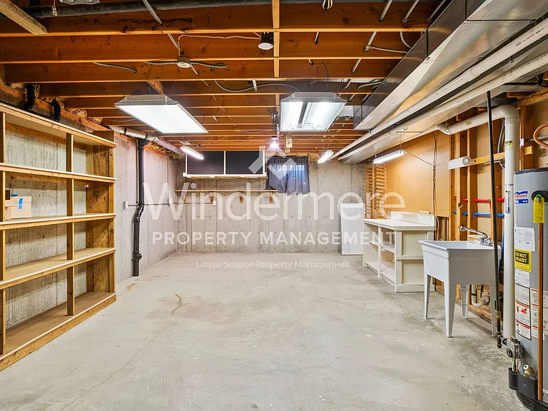10435 N Iroquois Ct — Photo 29