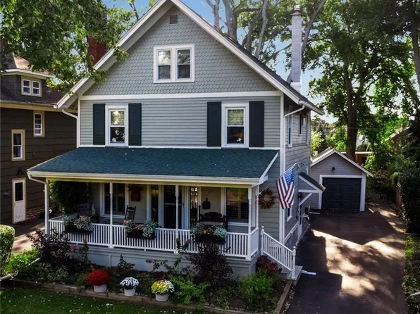 19 Lakeview Pkwy, Lockport, NY 14094