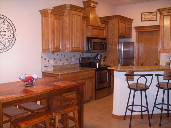 Kitchen / Eating Nook