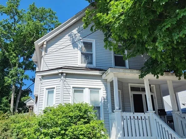 99 S Walker St, Lowell, MA 01851