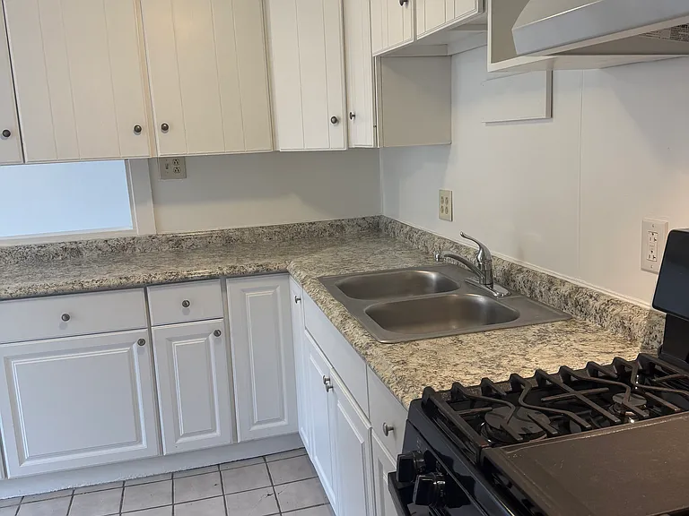 1402 Cosgrove St — Photo 15
