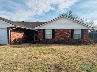 1220 E Hills Dr, Moore, OK 73160