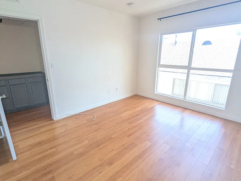 811 N Hayworth Ave #203 — Photo 14